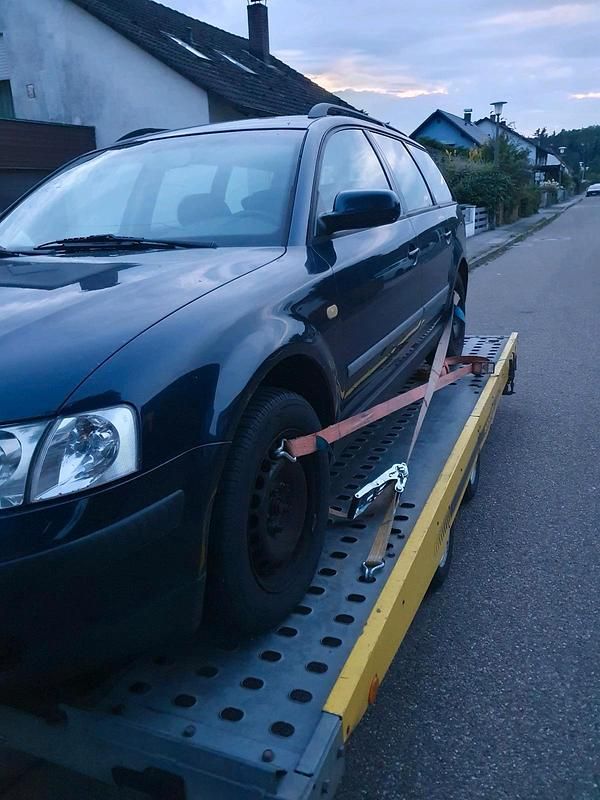Blau Gebraucht 1999 VW Passat Kombi | 700 € (Superpreis) - Bild 1/4