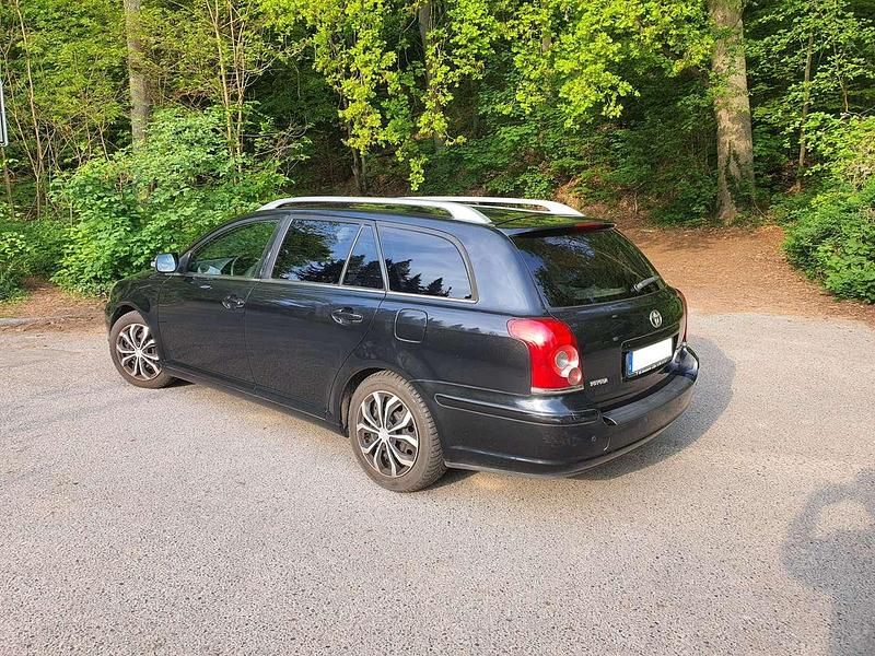 Gebraucht Toyota Avensis Team 129 PS (94 kW) 2009 Schwarz Kombi