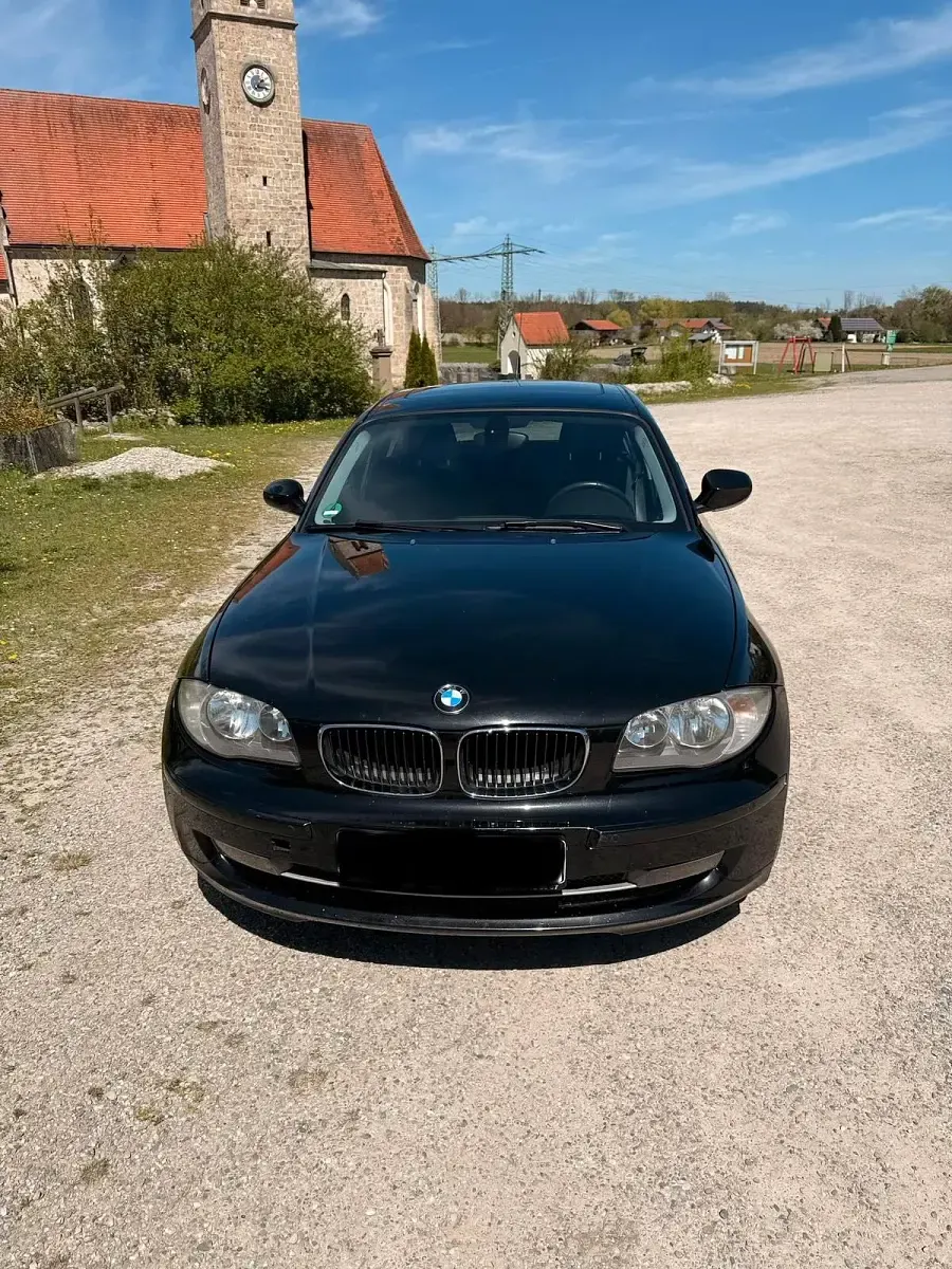 Gebraucht BMW 116 122 PS (89 kW) 2011 Schwarz Kleinwagen