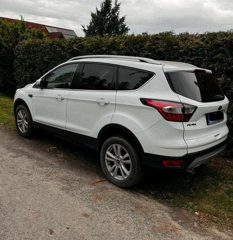 Gebraucht Ford Kuga Trend 120 PS (88 kW) 2018 Weiß SUV