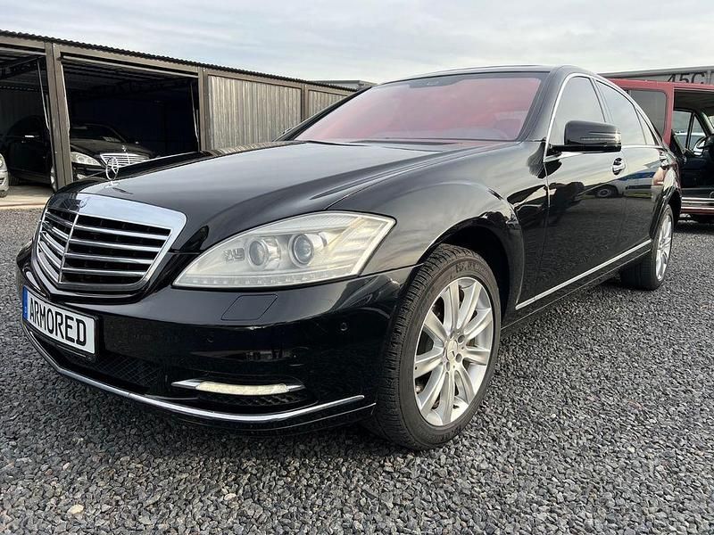 Obsidianschwarz metalliclack Gebraucht 2007 Mercedes S500L Limousine | 39.900 € - Bild 1/4