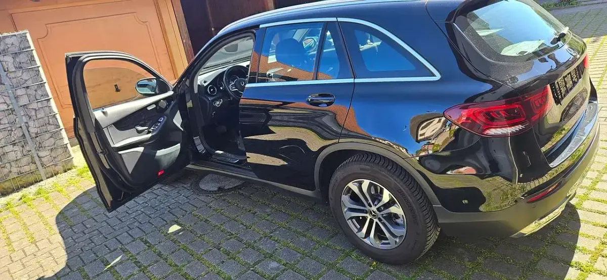Gebraucht Mercedes GLC220 194 PS (142 kW) 2022 Schwarz SUV