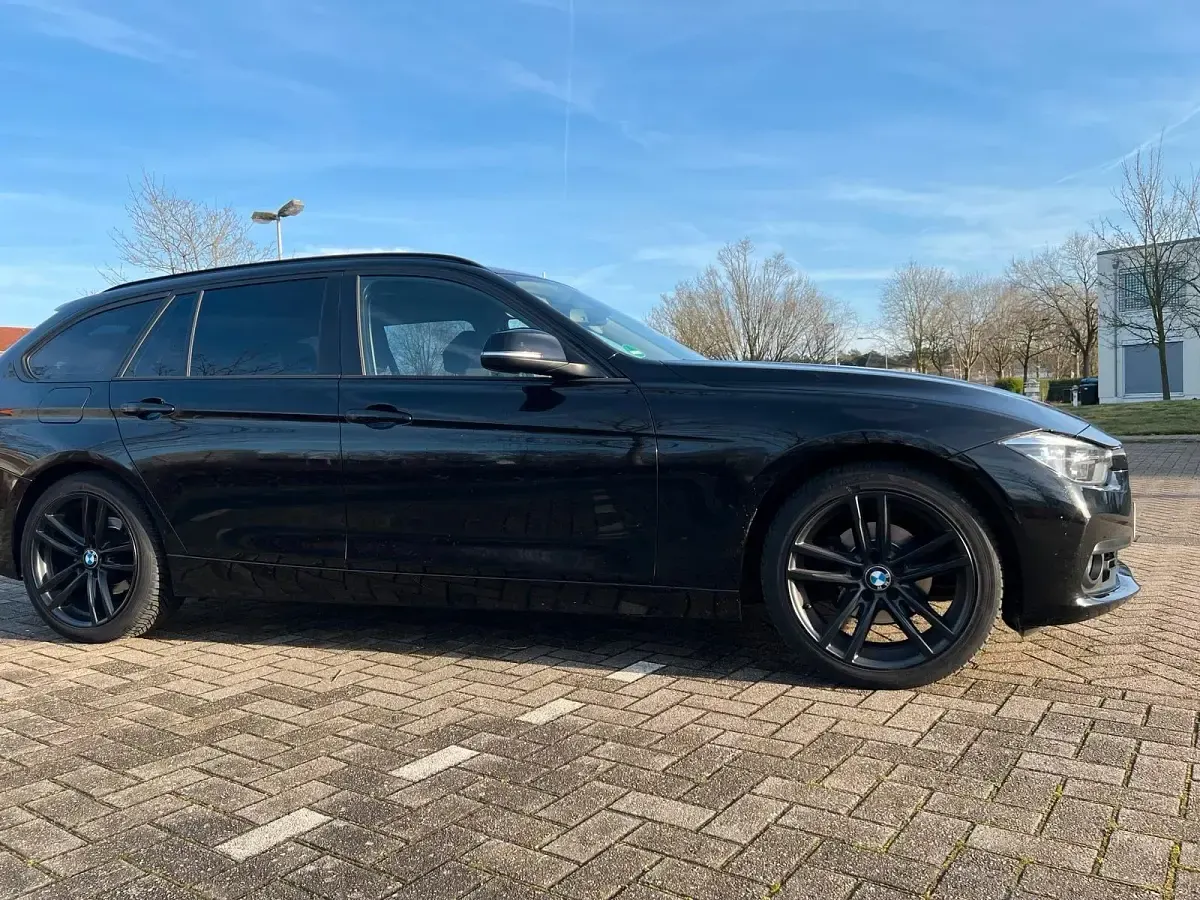 Gebraucht BMW 318 Advantage 136 PS (100 kW) 2019 Schwarz Kombi