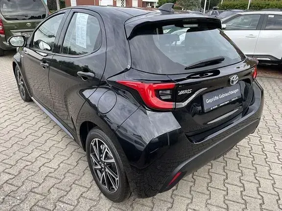 Gebraucht Toyota Yaris Plus 116 PS (85 kW) 2021 Mysticschwarz mica Kleinwagen