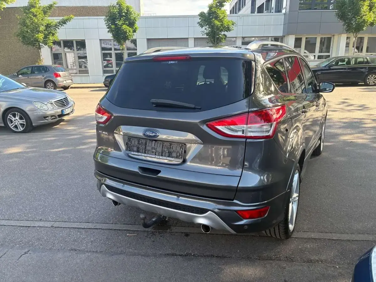 Gebraucht Ford Kuga Individual 179 PS (131 kW) 2016 Grau SUV