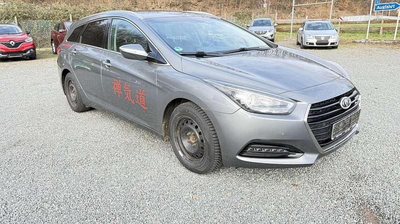 Grau Gebraucht 2018 Hyundai i40 Trend Limousine | 8.500 € (Guter Preis) - Bild 1/4
