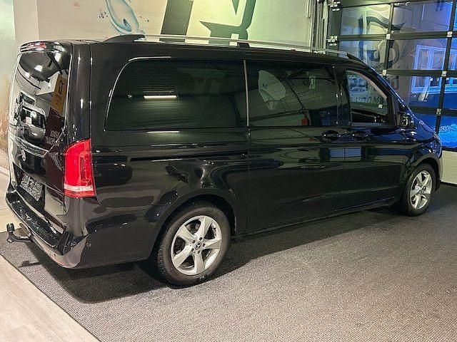 Gebraucht Mercedes V220 163 PS (119 kW) 2019 Schwarz Van / Kleinbus