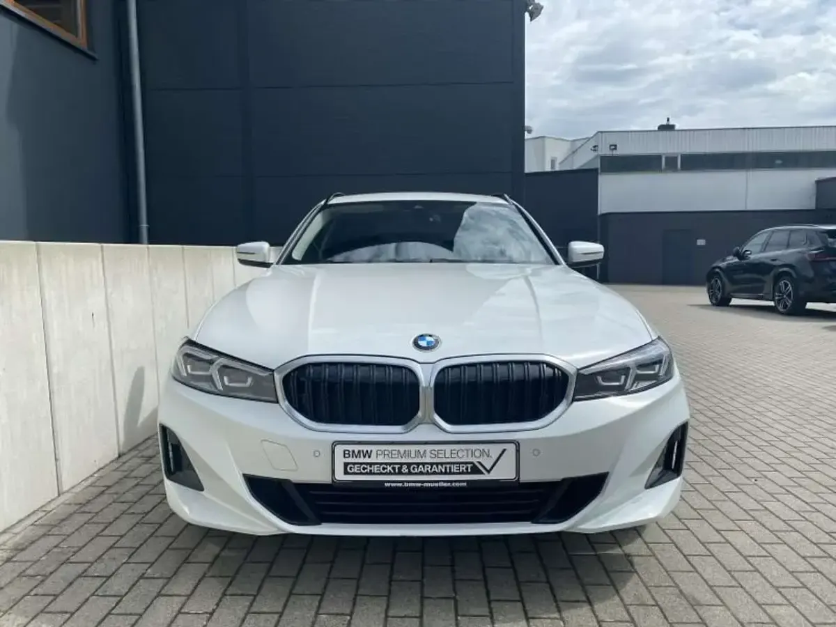 Gebraucht BMW 320 190 PS (139 kW) 2022 Weiß Kombi