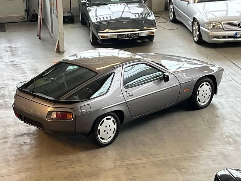 Grau Gebraucht 1985 Porsche 928 Coupé | 38.900 € - Bild 1/4