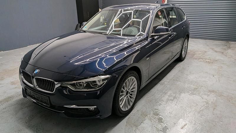Blau Gebraucht 2016 BMW 318 Luxury Line Kombi | 8.100 € (Superpreis) - Bild 1/4