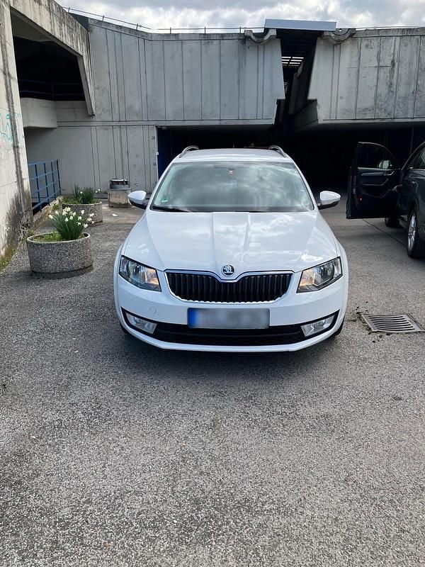 Gebraucht Skoda Octavia 105 PS (77 kW) 2015 Weiß Kleinwagen