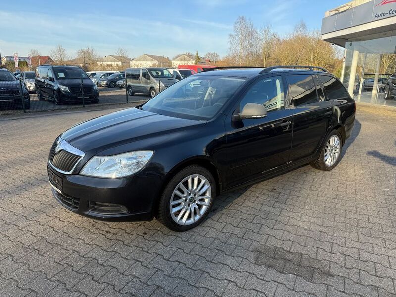 Schwarz Gebraucht 2010 Skoda Octavia Classic Kombi | 5.795 € - Bild 1/4