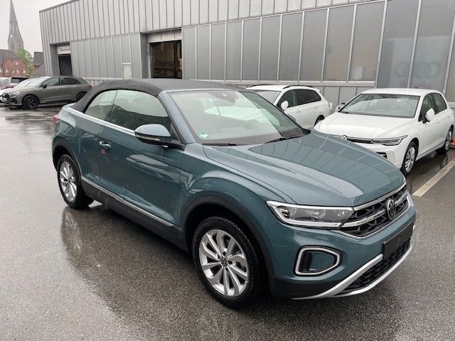 Gebraucht VW T-Roc Cabriolet Style 116 PS (85 kW) 2024 Petroleum blue metallic Cabrio