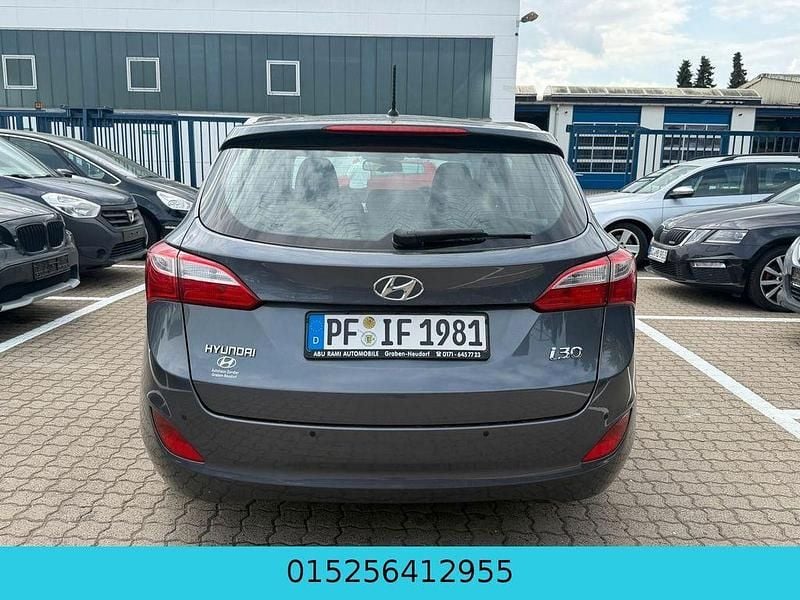 Gebraucht Hyundai i30 110 PS (80 kW) 2015 Grau Limousine