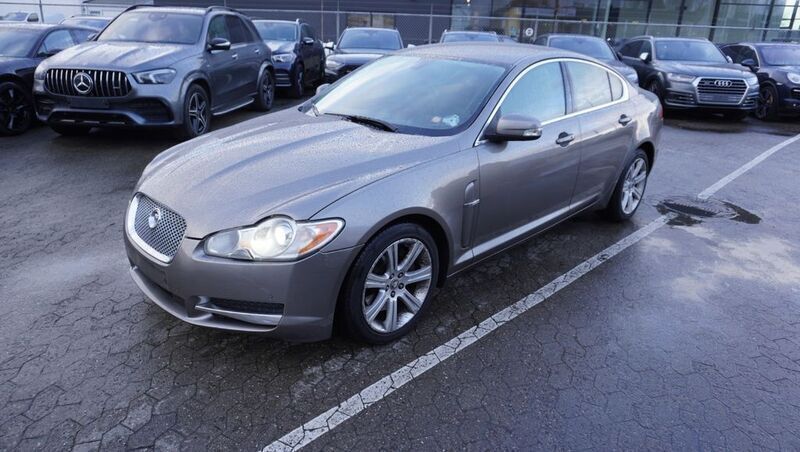 Grau Gebraucht 2008 Jaguar XF Premium Luxury Limousine | 5.000 € - Bild 1/4