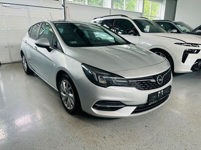 Weiß Gebraucht 2020 Opel Astra Business Limousine | 7.735 € (Fairer Preis) - Bild 1/4