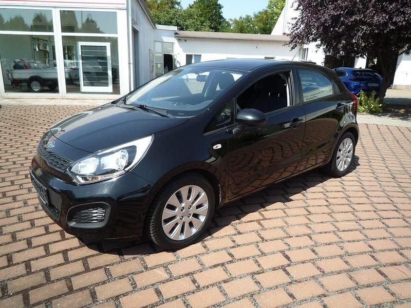 Schwarz Gebraucht 2012 Kia Rio Edition 7 Limousine | 5.950 € (Etwas zu teuer) - Bild 1/4