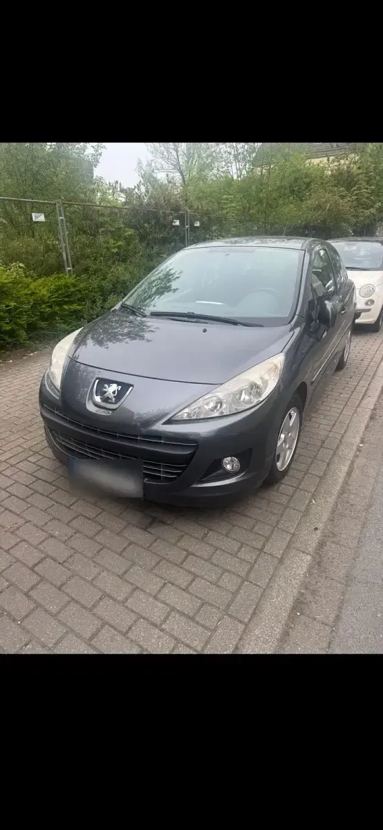 Gebraucht Peugeot 207 75 PS (55 kW) 2012 Grau Kleinwagen