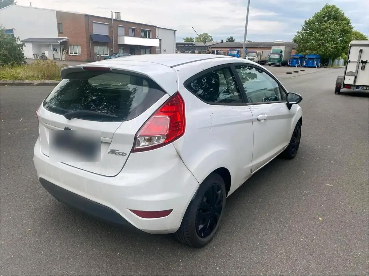 Gebraucht Ford Fiesta 60 PS (44 kW) 2013 Weiß Limousine