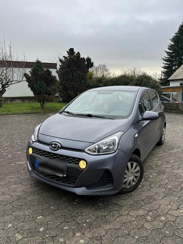 Grau Gebraucht 2018 Hyundai i10 Passion Kleinwagen | 8.900 € (Fairer Preis) - Bild 1/4