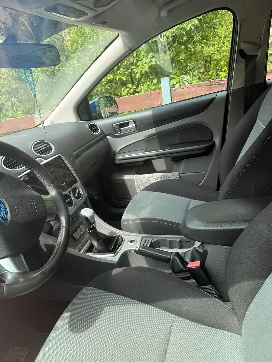Gebraucht Ford Focus 100 PS (73 kW) 2010 Blau Limousine