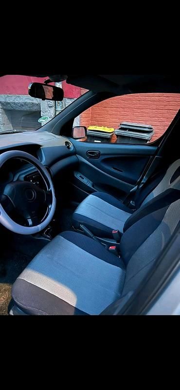 Gebraucht Daihatsu YRV 87 PS (63 kW) 2001 Grau Van / Kleinbus