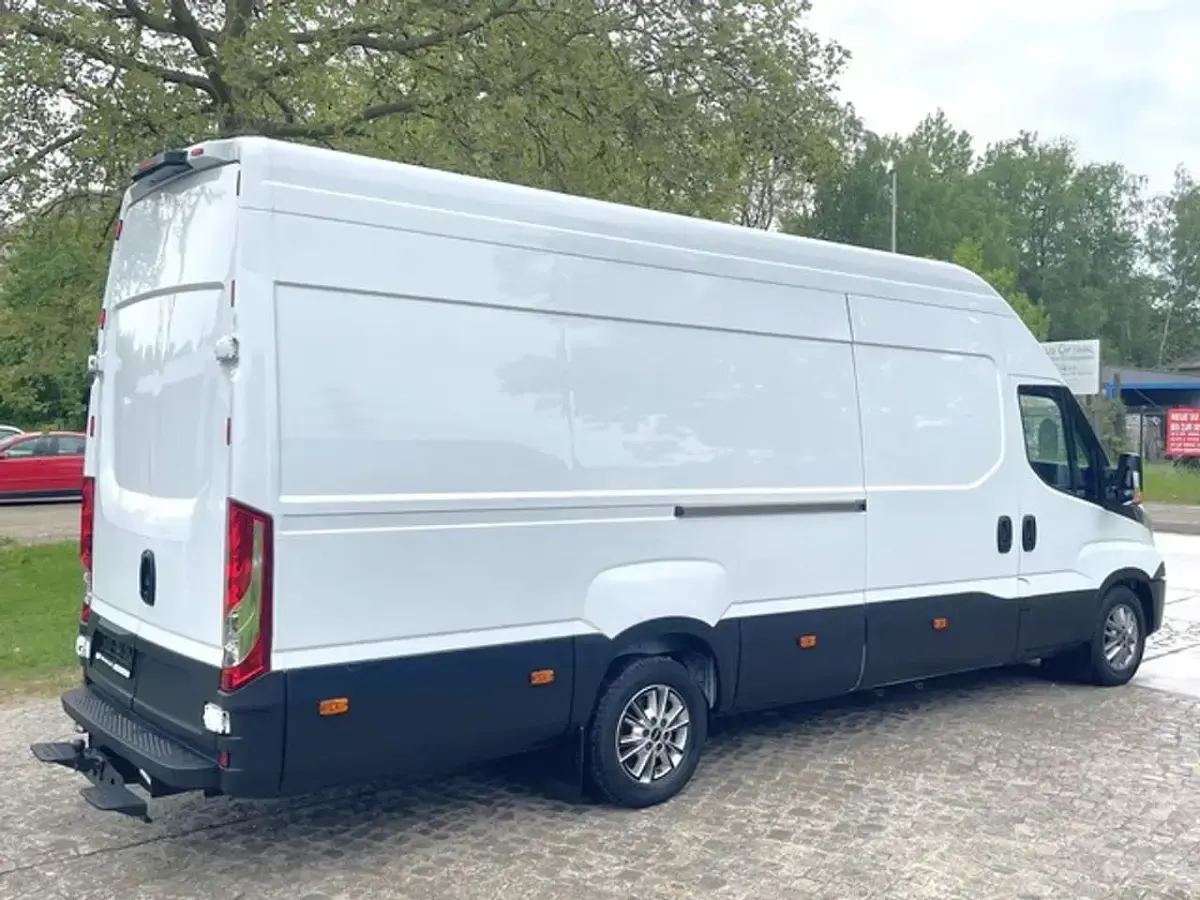 Gebraucht Iveco Daily 179 PS (131 kW) 2019 Schwarz Van