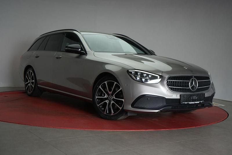 Silber Gebraucht 2022 Mercedes E220 Limousine | 25.990 € (Superpreis) - Bild 1/4