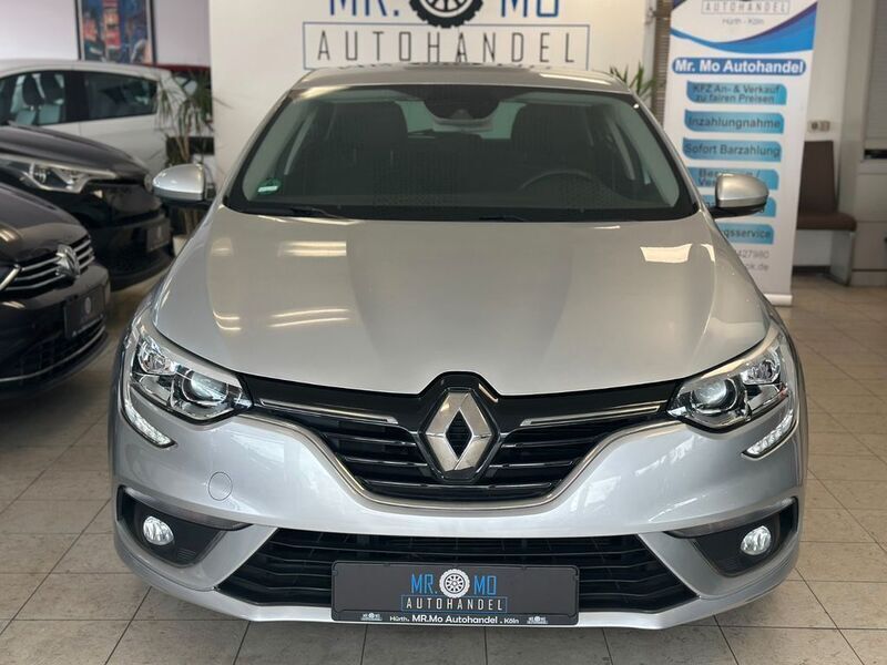 Platingrau Gebraucht 2016 Renault Mégane IV Experience Limousine | 8.799 € (Fairer Preis) - Bild 1/4
