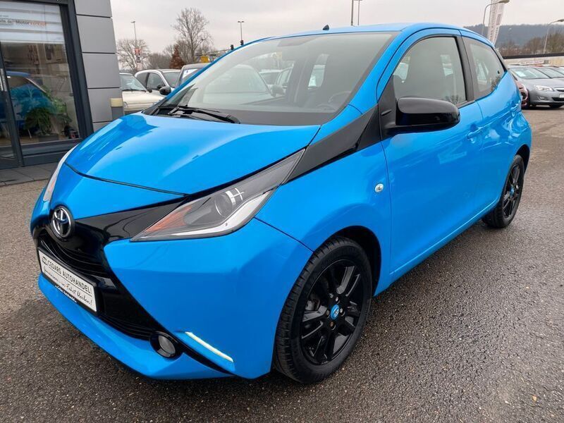 Blau Gebraucht 2015 Toyota Aygo X-cite Kleinwagen | 8.450 € (Fairer Preis) - Bild 1/4