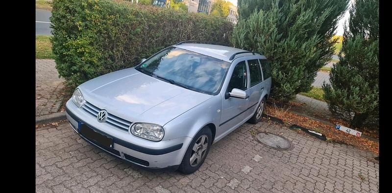Silber Gebraucht 2003 VW Golf IV Kombi | 2.100 € (Etwas zu teuer) - Bild 1/1