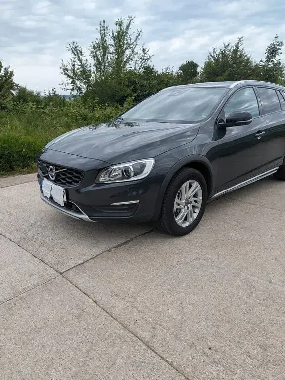 Gebraucht Volvo V60 CC 150 PS (110 kW) 2018 Grau Kombi
