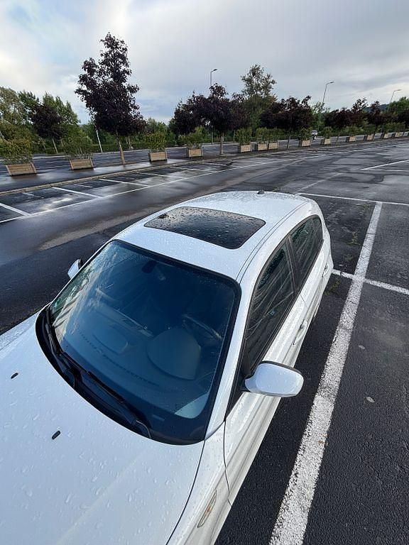 Gebraucht BMW 116 122 PS (89 kW) 2011 Weiß Kleinwagen