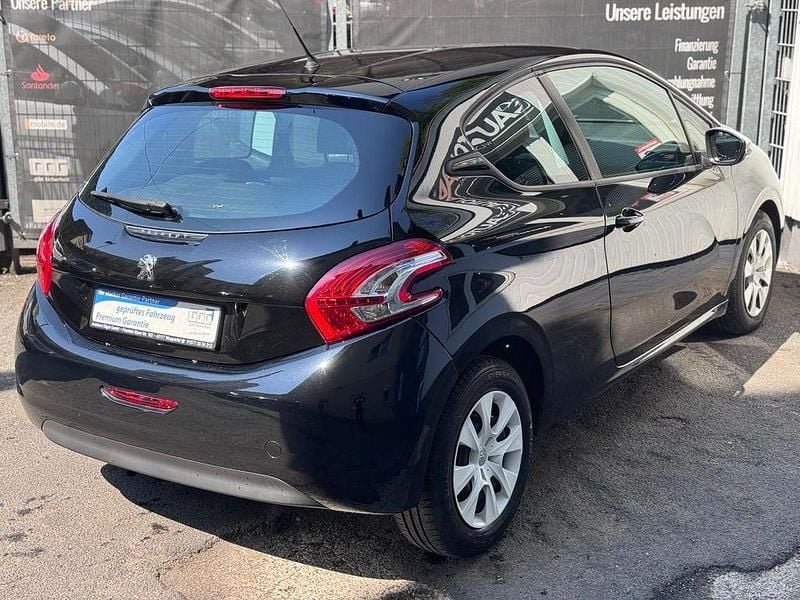 Gebraucht Peugeot 208 68 PS (50 kW) 2014 Schwarz Kleinwagen