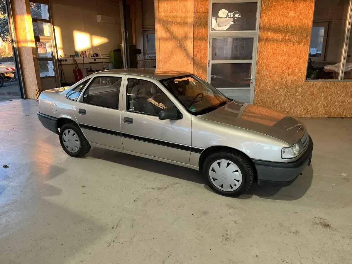 Gebraucht Opel Vectra 115 PS (84 kW) 1991 Silber Kleinwagen