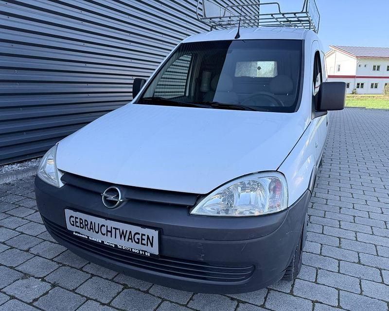 Weiß Gebraucht 2004 Opel Combo Van / Kleinbus | 3.490 € (Etwas zu teuer) - Bild 1/4