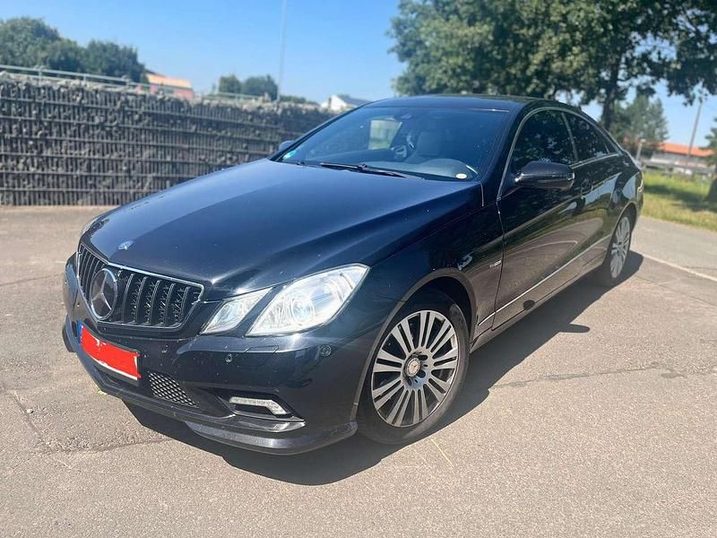 Gebraucht Mercedes E350 231 PS (169 kW) 2009 Schwarz Coupé