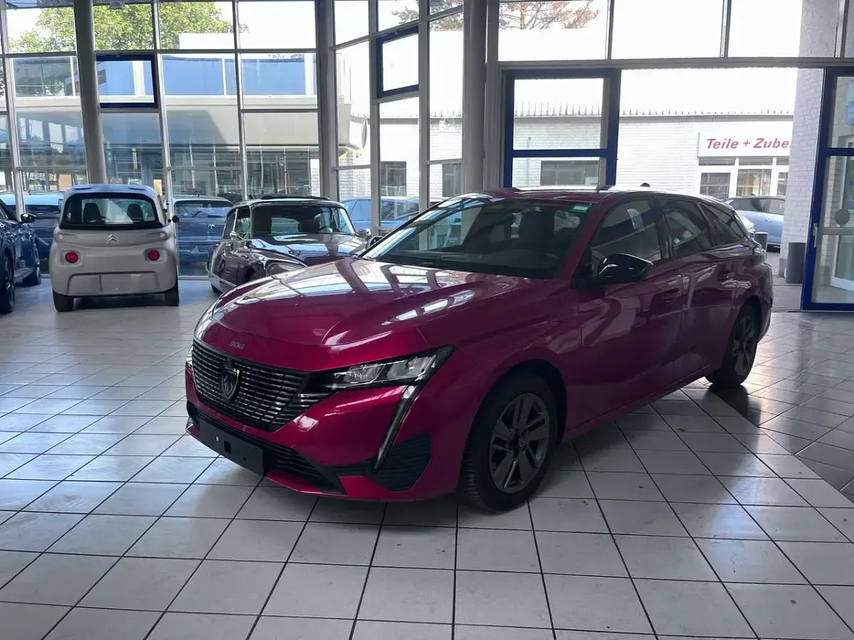 Gebraucht Peugeot 308 Allure 131 PS (96 kW) 2024 Elixir rot Kombi