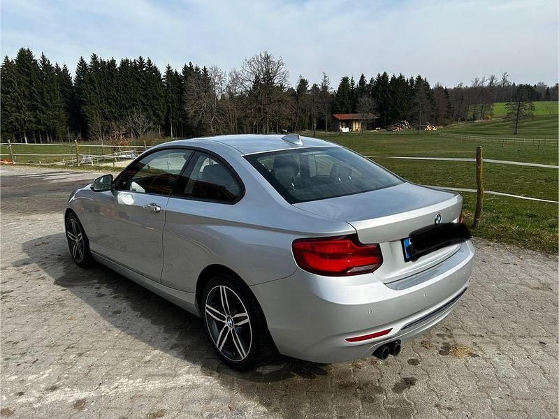 Gebraucht BMW 220 Sport Line 190 PS (139 kW) 2016 Silber Coupé