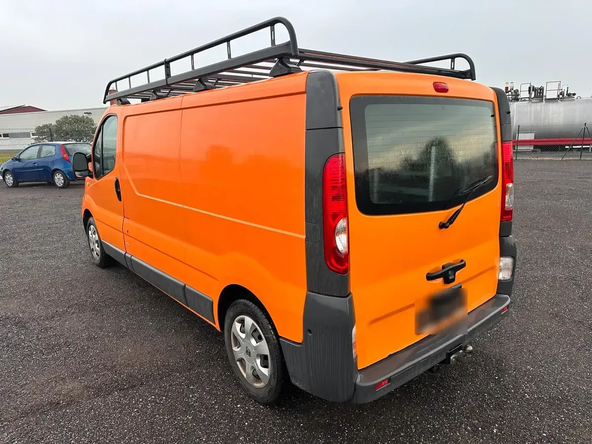 Gebraucht Renault Trafic 114 PS (83 kW) 2011 Orange Van / Kleinbus