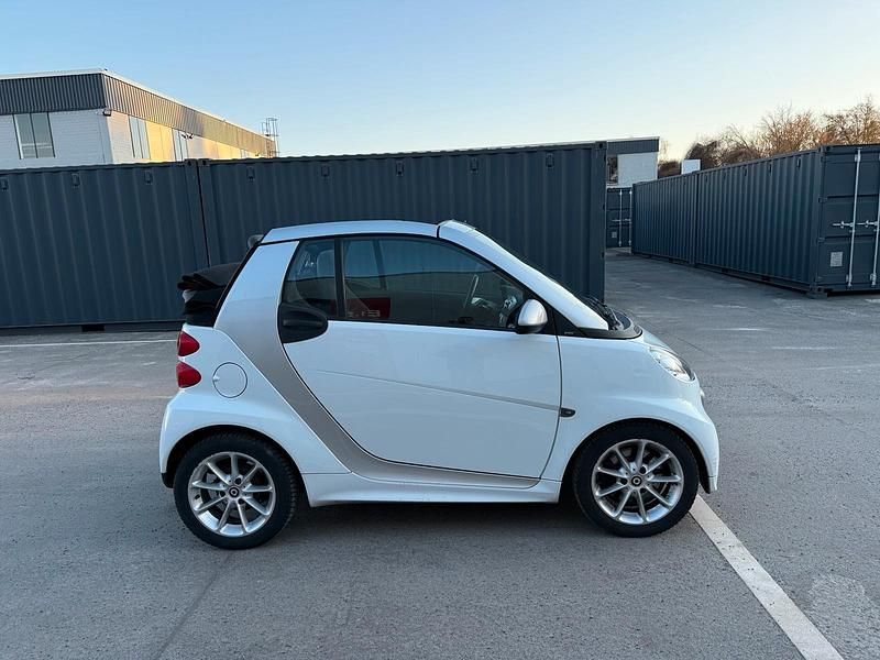 Gebraucht Smart ForTwo Cabrio 72 PS (52 kW) 2013 Weiß Cabrio