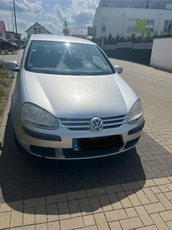 Silber Gebraucht 2004 VW Golf IV Basis Limousine | 1.100 € (Guter Preis) - Bild 1/4