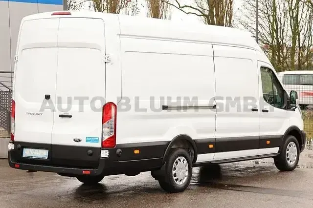 Second-hand Ford Transit 131 CP (96 kW) 2024 Alb Monovolum