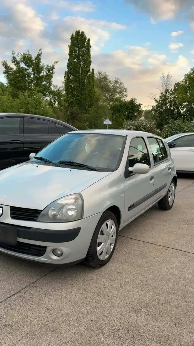 Używany Renault Clio II 107 KM (78 kW) 2004 Srebrny Hatchback