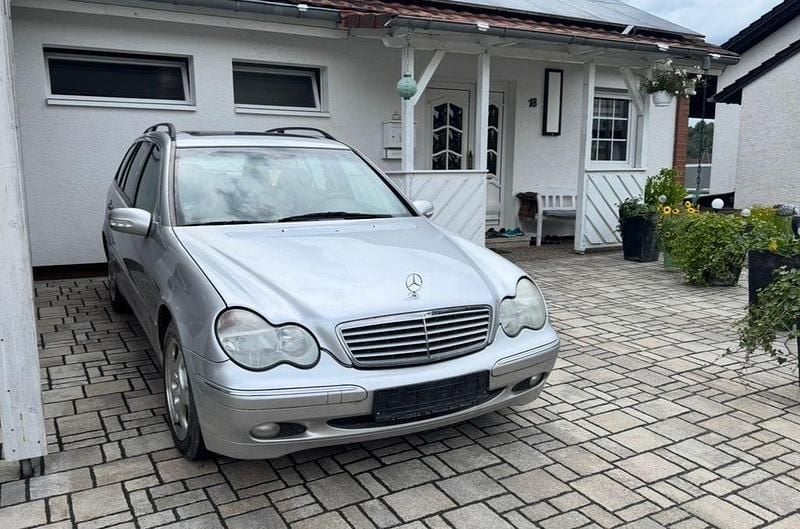 Gebraucht Mercedes C320 218 PS (160 kW) 2003 Silber Limousine
