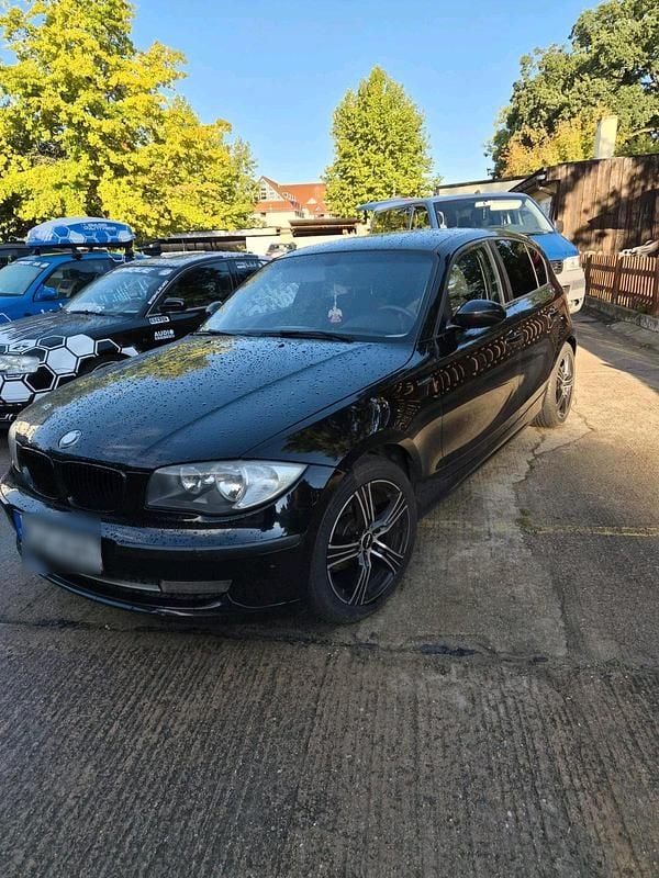 Schwarz Gebraucht 2007 BMW 116 Kleinwagen | 2.222 € - Bild 1/4