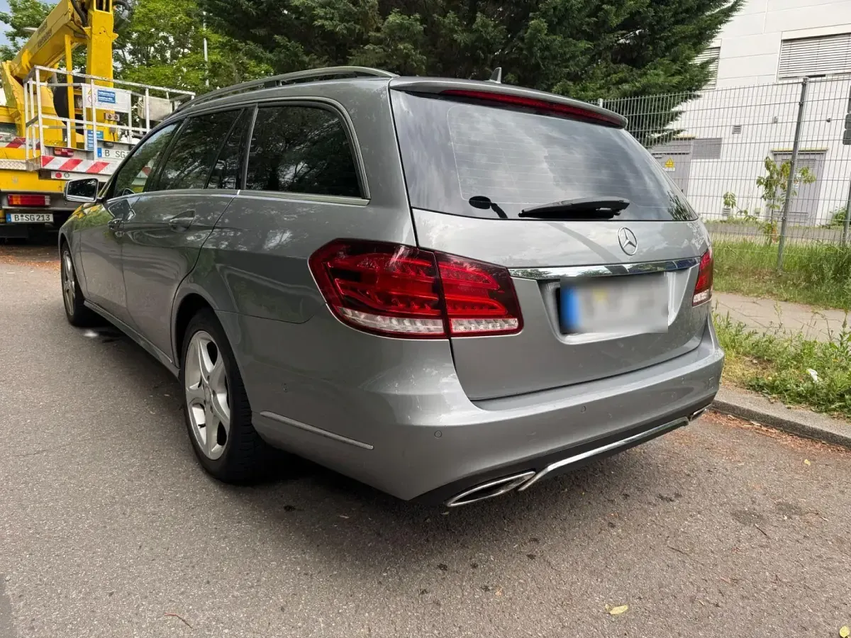 Gebraucht Mercedes E220 Elegance 170 PS (125 kW) 2014 Grau Kombi