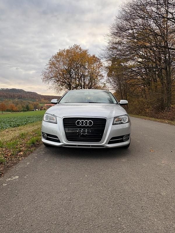 Silber Gebraucht 2011 Audi A3 Limousine | 4.400 € (Superpreis) - Bild 1/4
