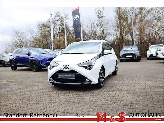 Gebraucht Toyota Aygo Team 72 PS (52 kW) 2021 Schneeweiß Kleinwagen