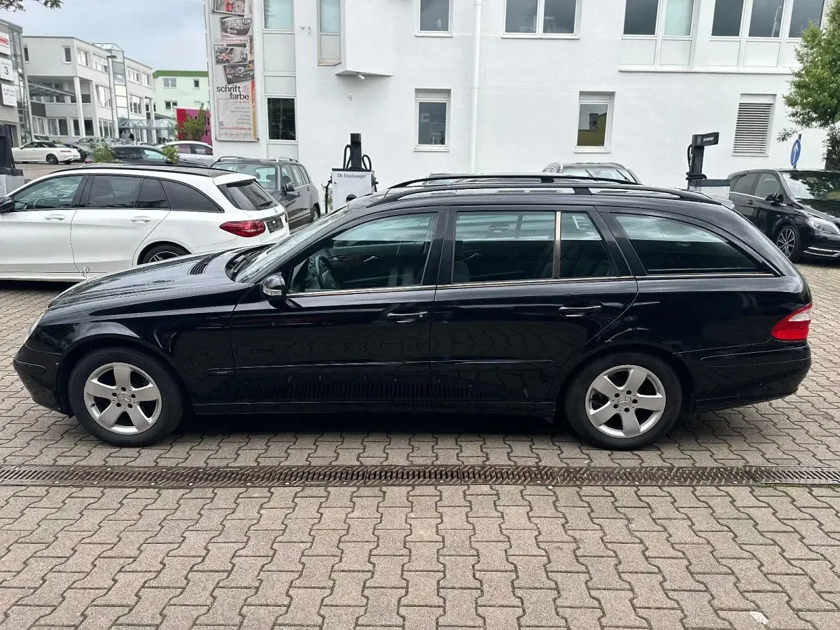 Gebraucht Mercedes E200 163 PS (119 kW) 2004 Schwarz Limousine